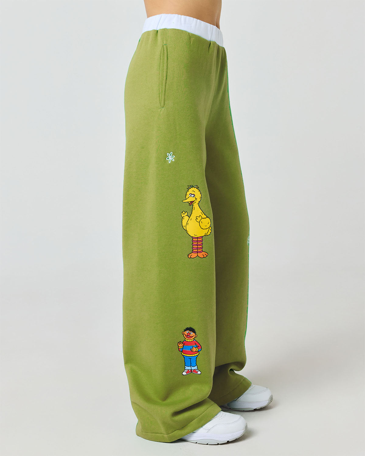 Smiley® Let Your Love Shine Sweatpants, Green