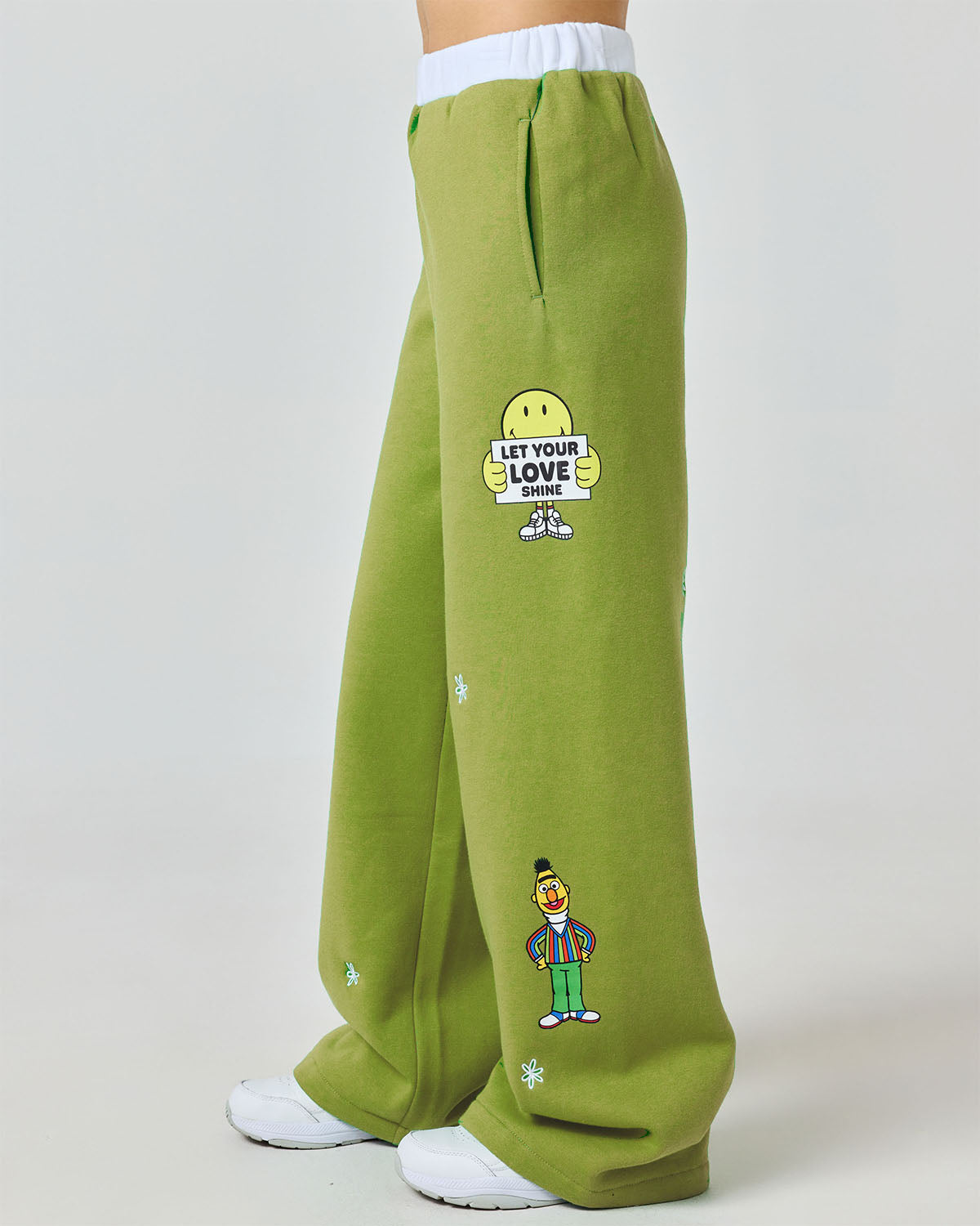 Smiley® Let Your Love Shine Sweatpants, Green