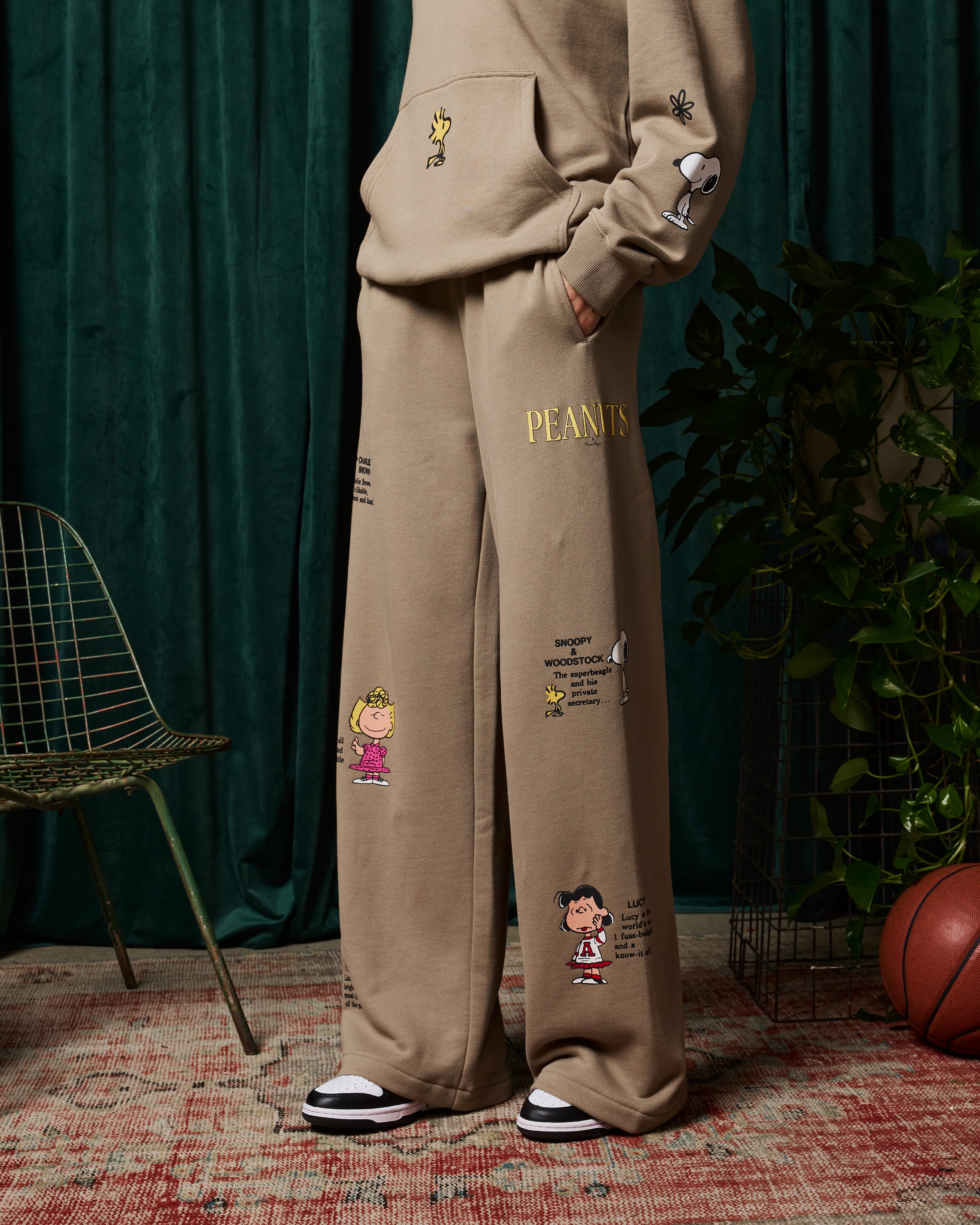 Peanuts The Whole Crew Sweatpants – Samii Ryan